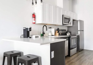 Cute 1BR next to EWR 7113