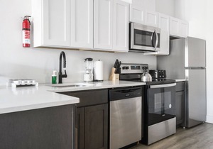 Cute 1BR next to EWR 5473