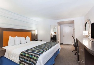 Days Inn by Wyndham Lanham Washington D C