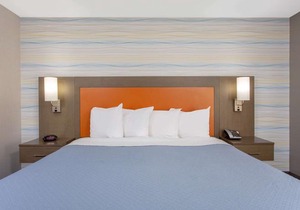 Days Inn by Wyndham Lanham Washington D C