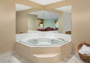 Days Inn by Wyndham Wooster