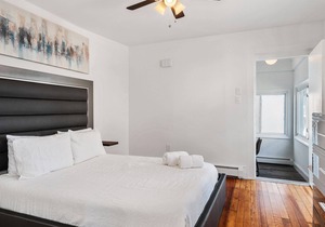 Designed 1BR w/Parking and Close to Beach