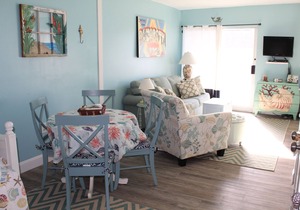 Efficiency with charming coastal cottage deco