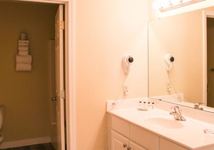 Enjoy picturesque views of Lake Erie 219