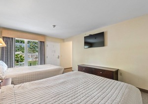 Enjoy picturesque views of Lake Erie 219