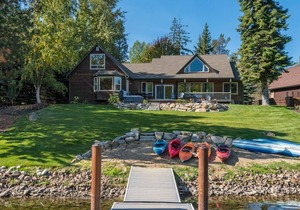 Fabulous Waterfront Home Ideal for Families and Friends