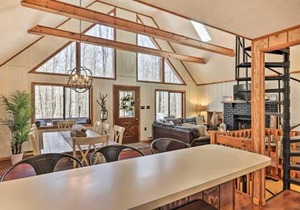 Fire Pit and Grill Woodside Nest in Pocono Lake!