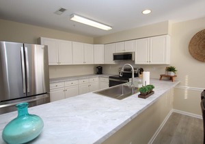 Four Bedroom Penthouse Condo with Access to Three community pools