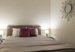 Frontdesk |1 BR Apt near Market Square