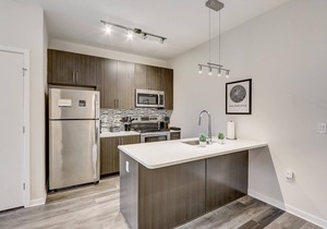 Frontdesk | 1 BR Apt by Brewerytown Square