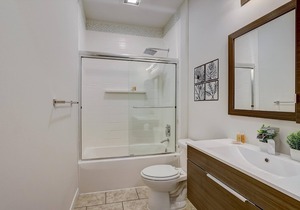 Frontdesk | 1 BR Apt by The Met Philadelphia