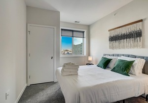 Frontdesk | 1 BR Apt by Glendinning Rock Garden