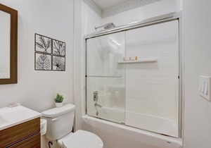 Frontdesk | 1 BR Apt by Glendinning Rock Garden