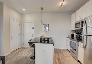 Frontdesk | 1 BR Apt by Glendinning Rock Garden