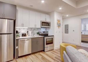 Frontdesk | 1BR Apt by East Fairmount Park