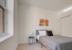 Frontdesk | Bright Downtown Studio