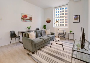 Frontdesk | Bright Downtown Studio