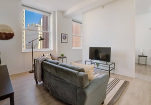 Frontdesk | Bright Downtown Studio