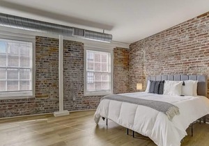 Frontdesk | Bright + Open 1 BR near Downtown