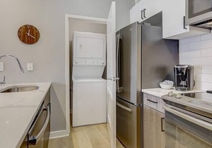Frontdesk | Bright + Open 1 BR near Downtown