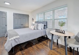 Frontdesk | Bright Studio Apt in Walnut Hills