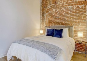 Frontdesk | Chic 2 BR in Northern Liberties