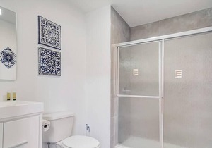 Frontdesk | Chic 2 BR in Northern Liberties