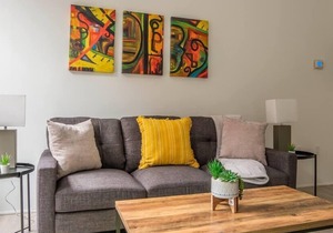 Frontdesk | Prime Location | Downtown Studio Apt