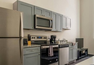 Frontdesk | Signature 1BR Apt with Washer & Dryer