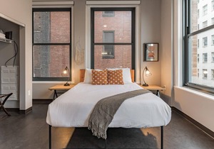 Frontdesk | Studio Apt near National Aviary