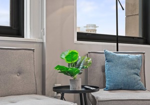 Frontdesk | Studio Apt near UPMC Cooper Fieldhouse
