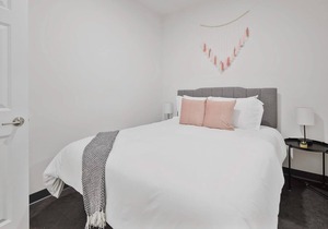 Frontdesk | Trendy 1 BR Downtown