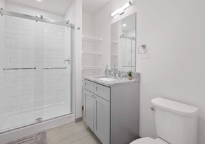 Frontdesk | Trendy 1 BR Downtown