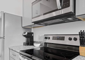 Frontdesk | Trendy 1 BR Downtown