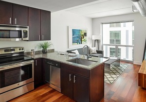 Fully Furnished 2 Bedroom 1 Bathroom Apartment near Rittenhouse