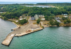 Get Closer to Nature at the Iroquois Suites with Breathtaking Views 214