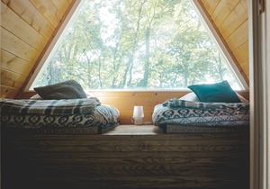 Glamplyfe Nature Experience: A-Frames on Lakefront L13