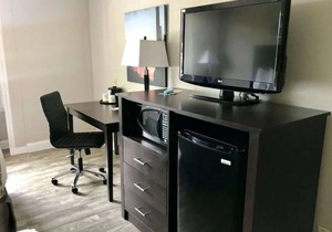Great Find! 2 Awesome Units, Onsite Pool, Near SteelStacks, Free Parking!