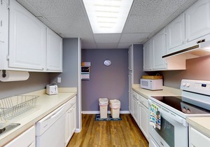 Hidden Harbour Condo Located Close to the Water w/Free WiFi, Private WD, Shared Pool