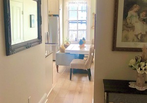 Historical Victorian 2 bedroom Flat 1 block from Beach JUST RENOVATED!