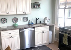Historical Victorian 2 bedroom Flat 1 block from Beach JUST RENOVATED!