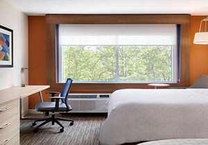Holiday Inn Express Hotel & Suites Woodbridge by IHG