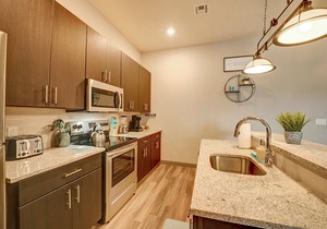 Huge 2 bed 2 bath, Easy Ride to NYC
