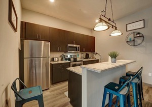 Huge 2 bed 2 bath, Easy Ride to NYC