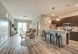 Huge 2 bed 2 bath, Easy Ride to NYC