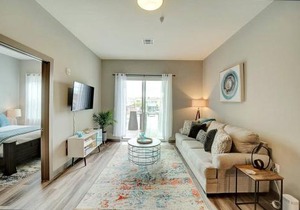 Huge 2 Bed 2 Bath Easy ride to NYC & Parking