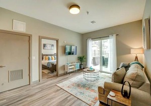 Huge 2 Bed 2 Bath Easy ride to NYC & Parking
