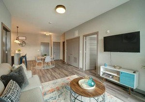 Huge 2 Bed 2 Bath Easy ride to NYC & Parking