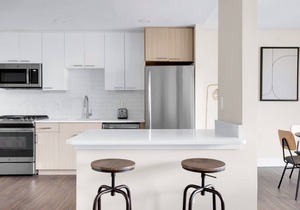 Ideal Crystal City 1BR w/Gym & Concierge, steps to Metro, by Blueground