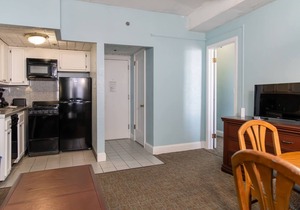 Idyllic Getaway! 3 Great Units Right on Beach! Pool, Snorkeling, Bar!